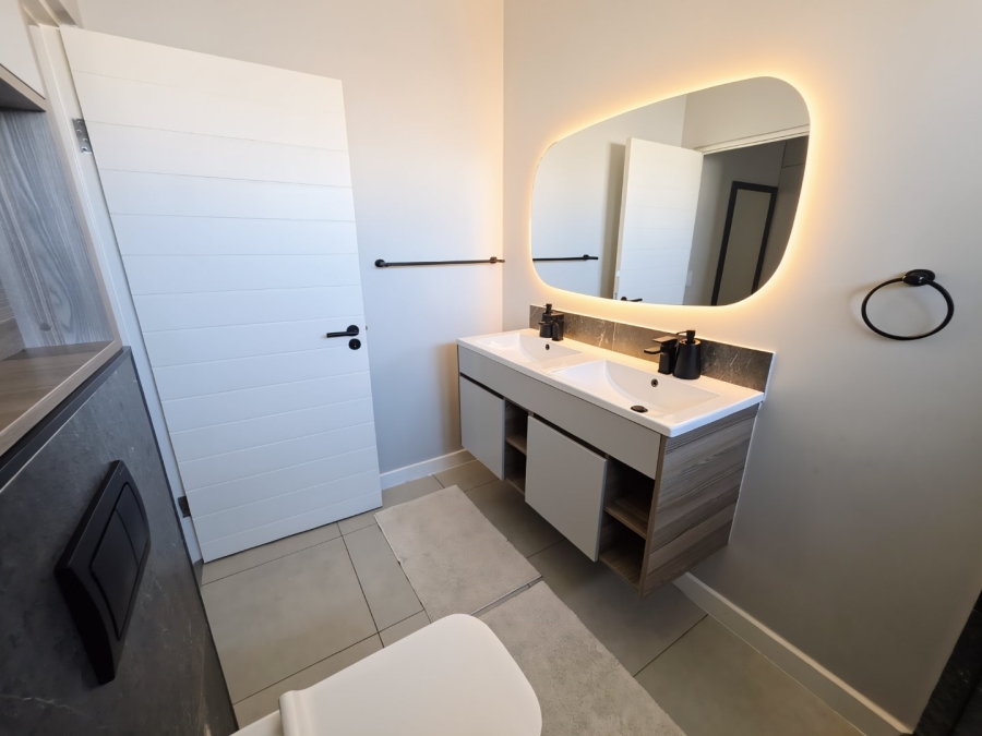 To Let 4 Bedroom Property for Rent in Sandown Western Cape